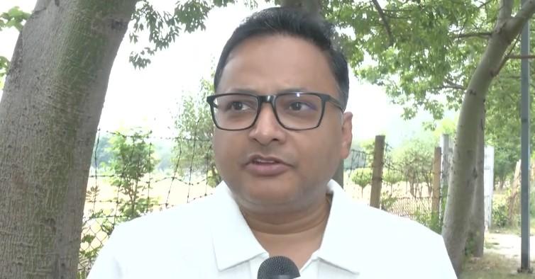 राम मंदिर चढ़ावा विवाद पर सियासत तेज, सपा-कांग्रेस ने कहा- छोटी मछलियों को फंसाकर बड़े लोगों को बचाया जा रहा