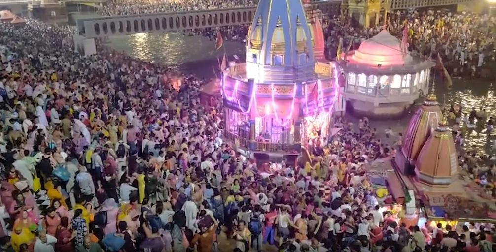 सोमवती अमावस्या पर हरिद्वार में उमड़ा आस्था का सैलाब, लाखों श्रद्धालुओं ने किया गंगा स्नान