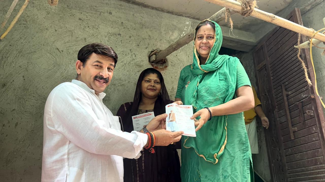 दिल्ली भाजपा ने 256 मंडलों में घर-घर जाकर ‘महा जन संपर्क अभियान’ चलाया