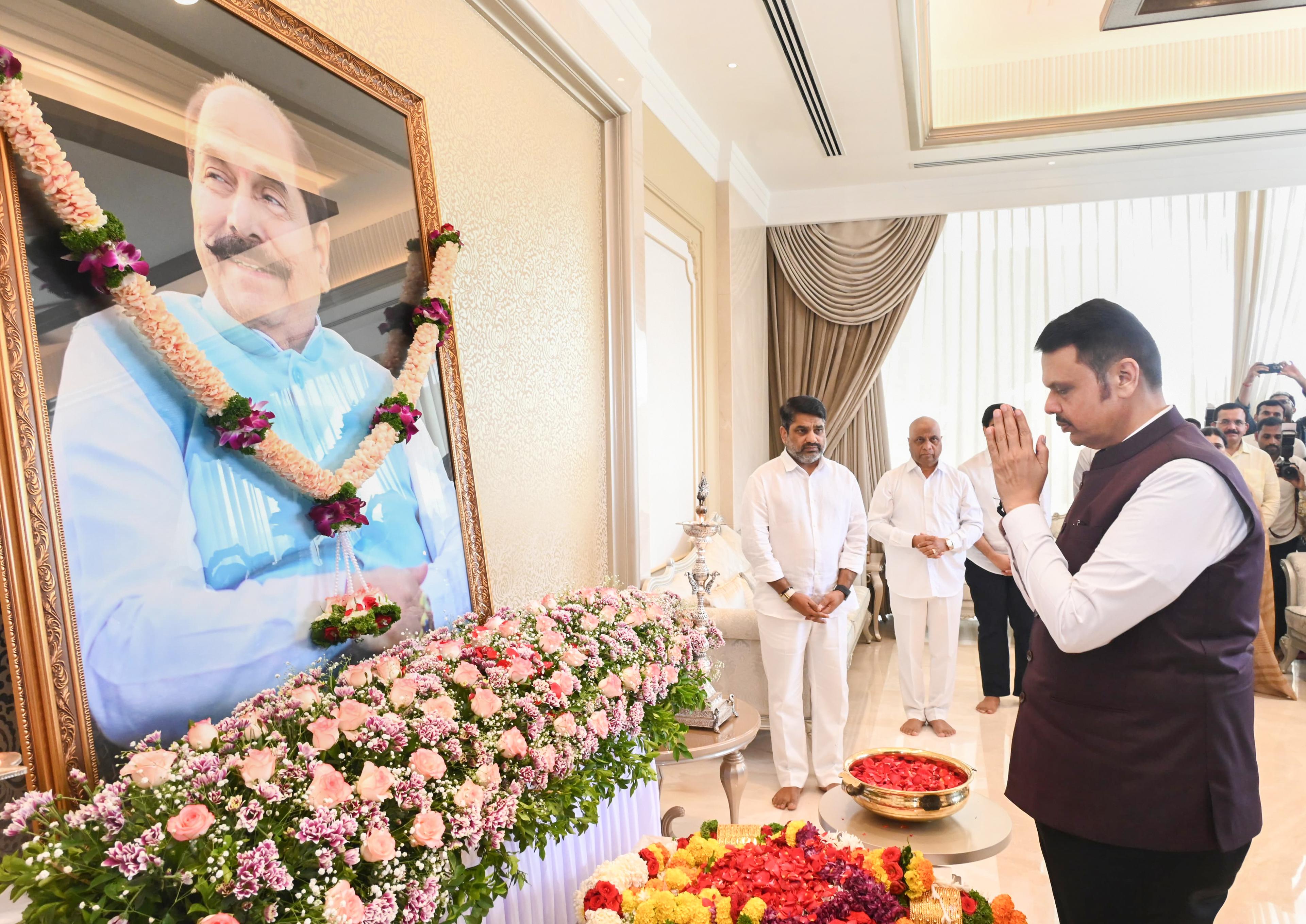 कोल्हापुर : सीएम फडणवीस और उपमुख्यमंत्री ने डीवाई पाटिल को दी श्रद्धांजलि, निधन को बताया व्यक्तिगत क्षति
