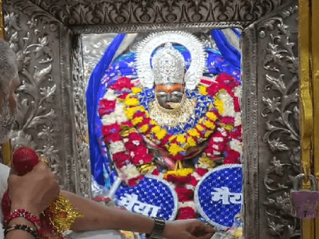 नीले वस्त्रों और आभूषणों से सजी मां शारदा, चैत्र नवरात्र के दूसरे दिन दिए दिव्य दर्शन