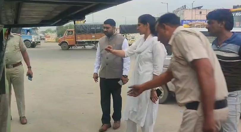 राजस्थान: कोर्ट रूम छोड़कर सड़कों पर निकले जज, सड़क सुरक्षा के लिए की लग्जरी बसों की जांच
