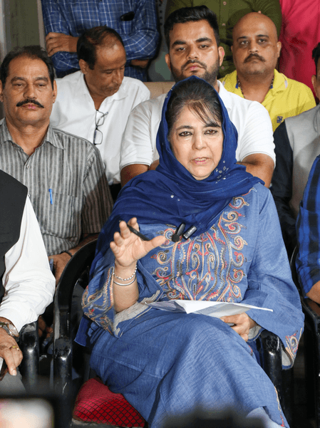 उमर अब्दुल्ला के बाद महबूबा मुफ्ती ने सोनम वांगचुक की गिरफ्तारी की निंदा की