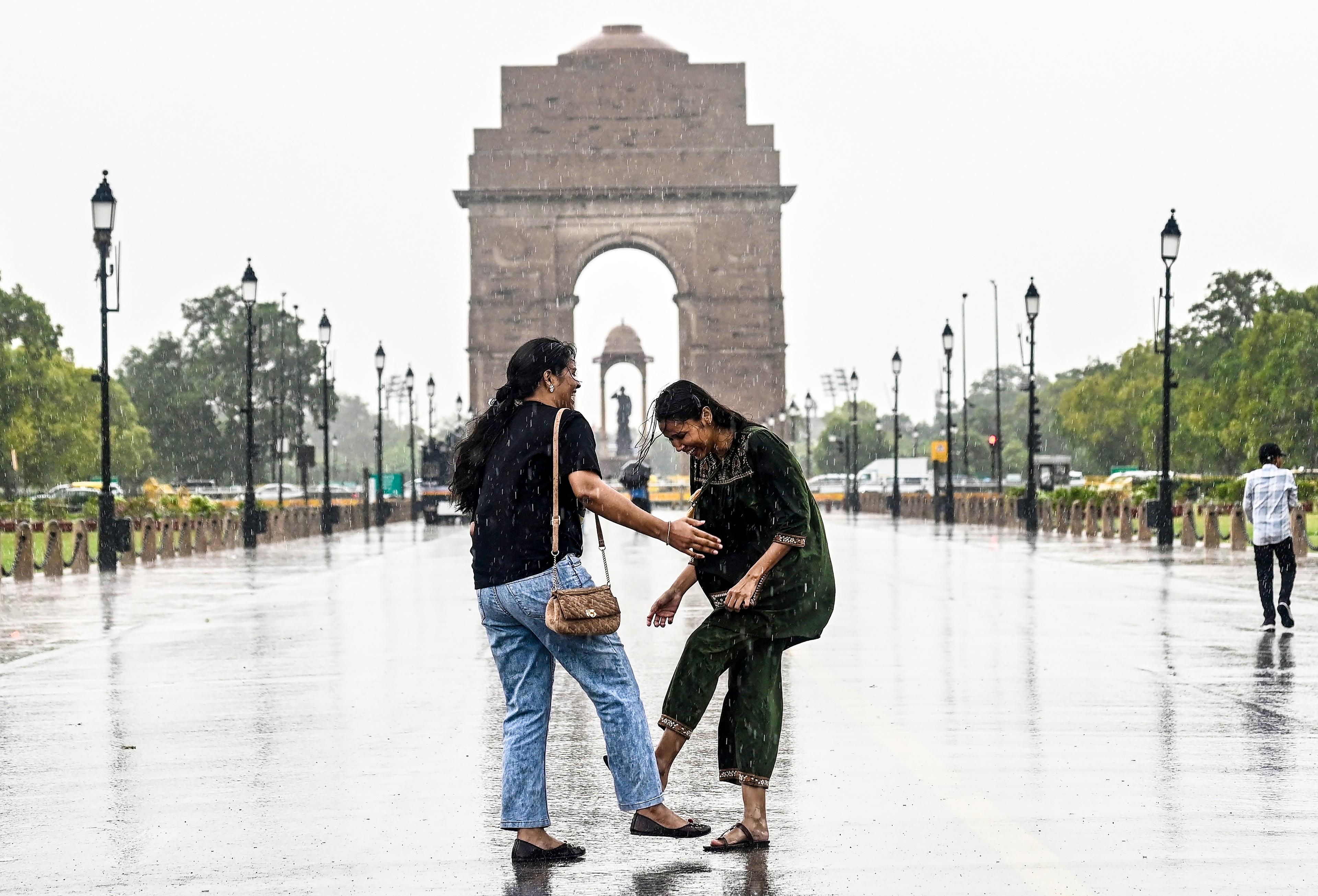 दिल्ली-एनसीआर में गर्मी से राहत, पूरे हफ्ता 40 डिग्री से नीचे रहेगा पारा, 26, 27 और 29 जून को बारिश के आसार