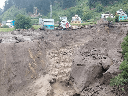 जम्मू-कश्मीर: डोडा में बादल फटने से सड़कें क्षतिग्रस्त, कई गांवों का जिले के दूसरे हिस्सों से संपर्क टूटा