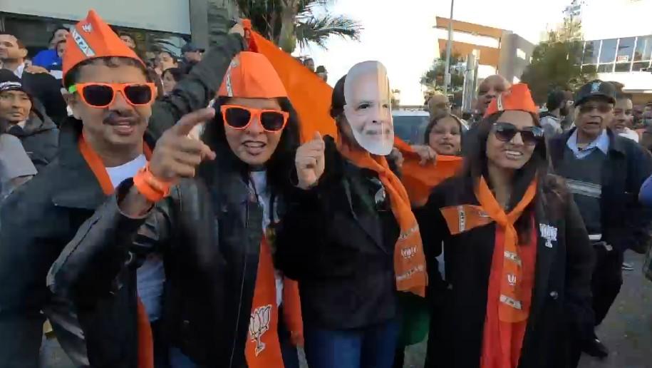 न्यूजीलैंड में भारतीय समुदाय के कार्यक्रम में पीएम मोदी का स्वागत करने के लिए हजारों की संख्या में पहुंचे लोग