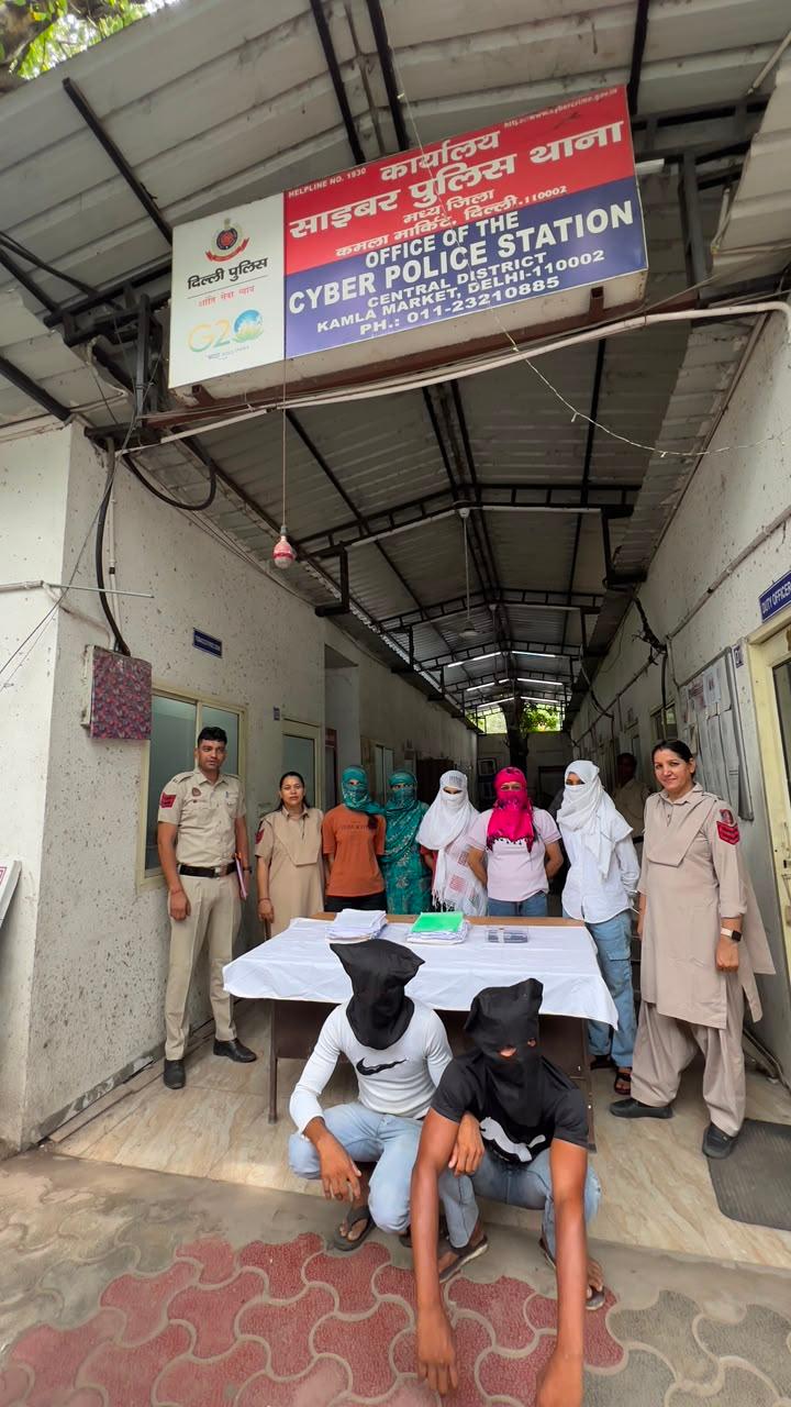 नौकरी चाहने वालों के साथ धोखाधड़ी करने वाले एक फर्जी प्लेसमेंट रैकेट का भंडाफोड़, 7 गिरफ्तार