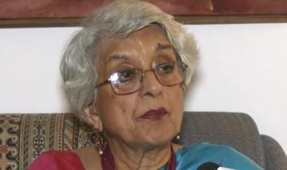 ताली दो हाथों से बजती है