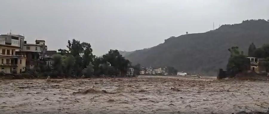 सीएम उमर अब्दुल्ला ने राजौरी बाढ़ पर जताया दुख, प्रभावित परिवारों को हर संभव मदद का दिया भरोसा
