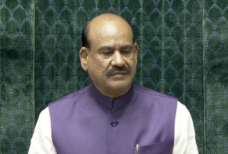 विपक्ष के हंगामे के कारण लोकसभा की कार्यवाही दोपहर 2 बजे तक स्थगित