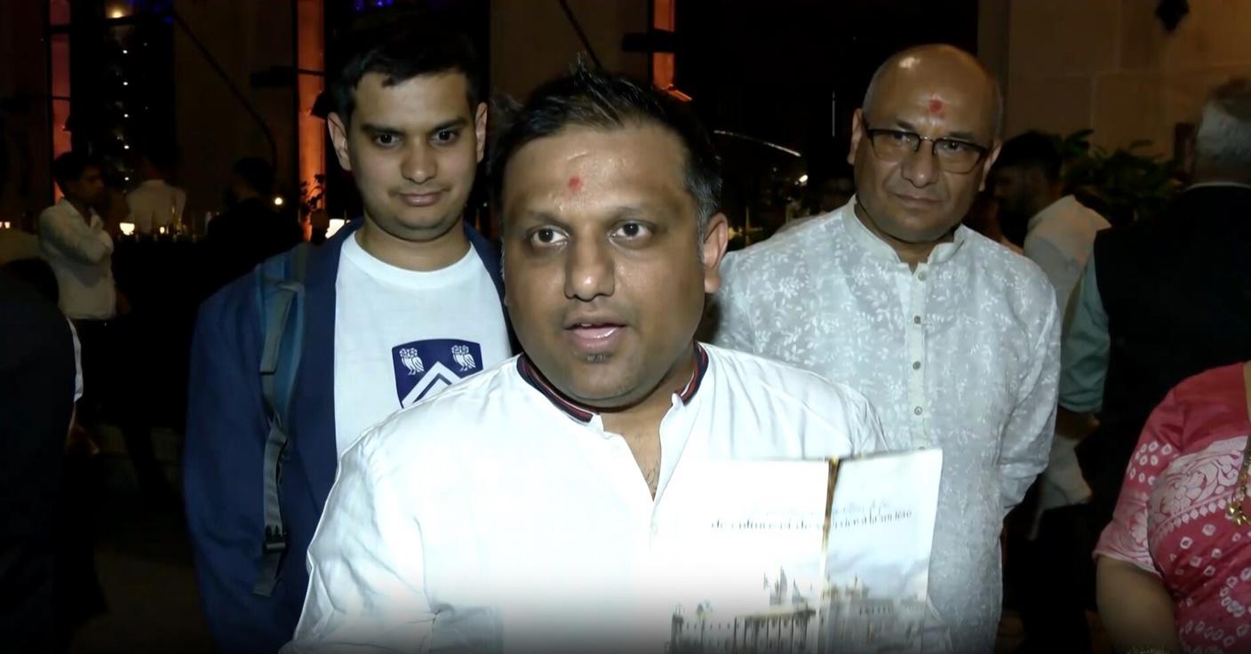 पेरिस में पीएम मोदी के स्वागत पर भारतीय समुदाय ने जताई खुशी, फ्रांस में पहले हिंदू मंदिर निर्माण पर किया गर्व