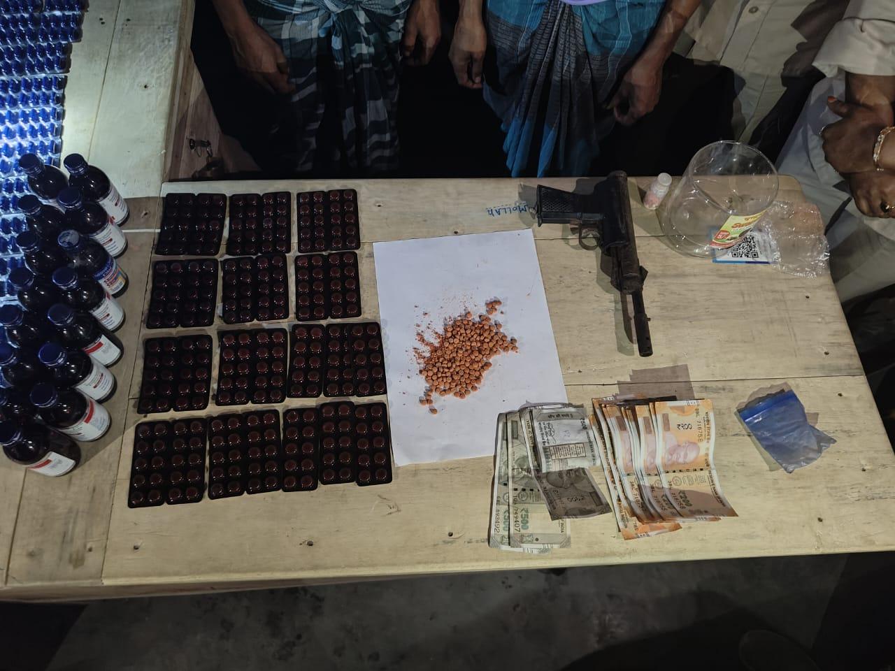 असम पुलिस ने 1709 नशीली गोलियां और कफ सिरप जब्त किए, अवैध फार्मेसी संचालक गिरफ्तार