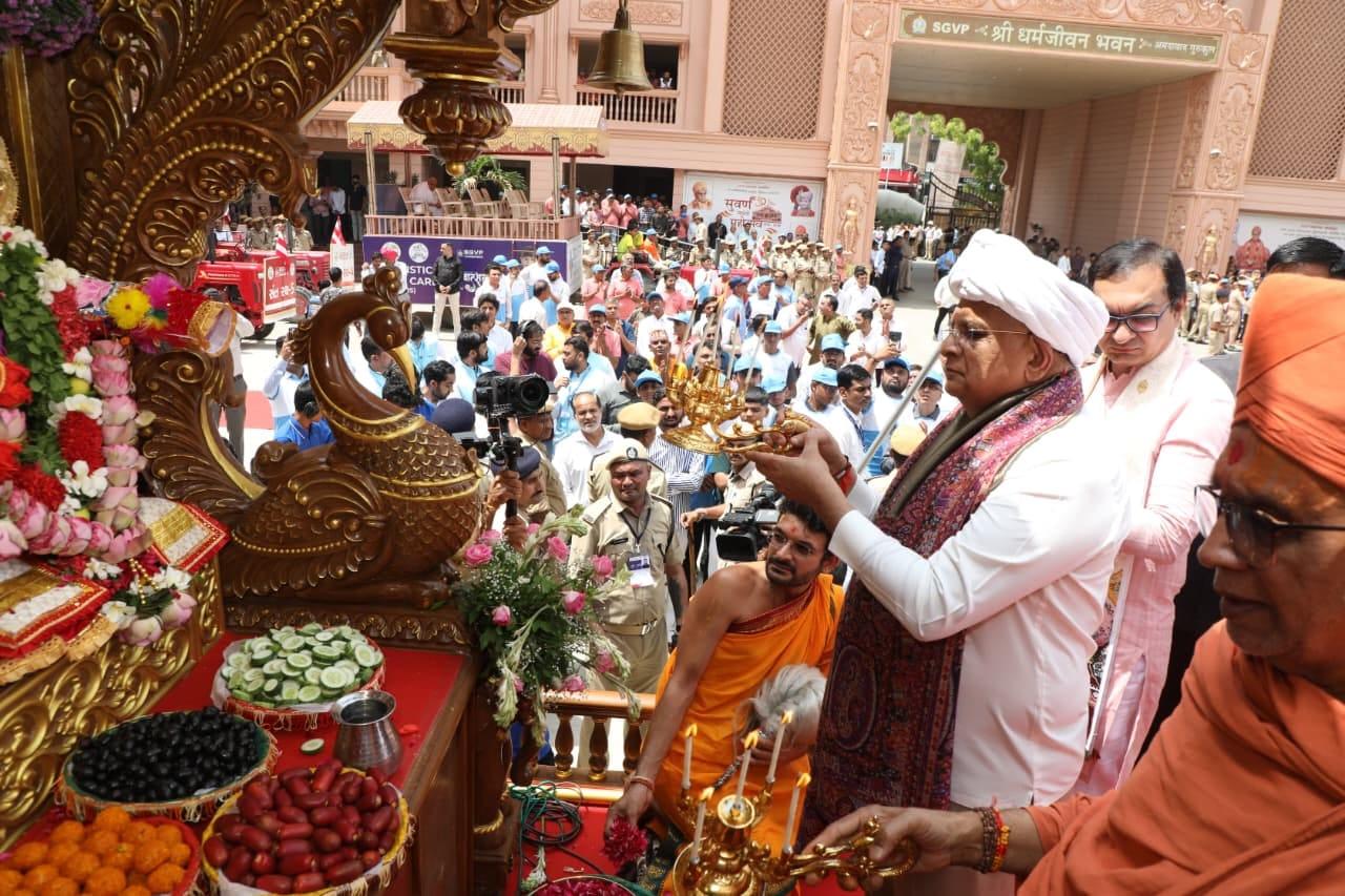 गुजरात के मुख्यमंत्री भूपेंद्र पटेल ने दो और जगन्नाथ रथ यात्राओं में भाग लिया
