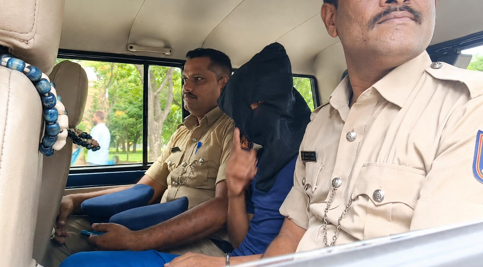कर्नाटक: पुलिस की सुरक्षा में चल रहे आतंकी संदिग्ध ने मीडिया की ओर किया इशारा, 23 जून को हुआ था गिरफ्तार