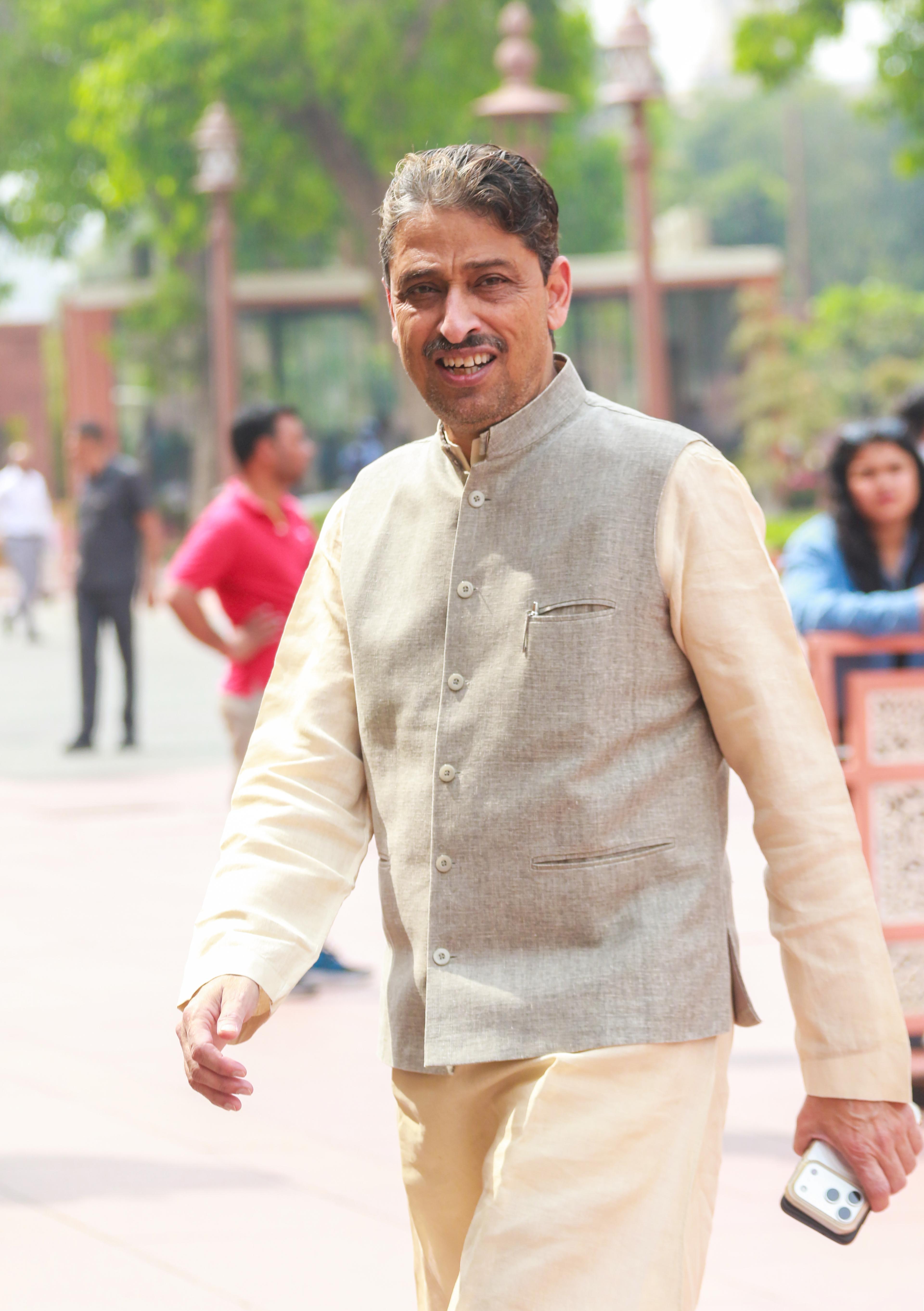 इंडी गठबंधन के सांसदों ने कहा- धर्मेंद्र प्रधान के इस्तीफे तक जारी रहेगा विरोध, छात्र और पूरा विपक्ष एकजुट