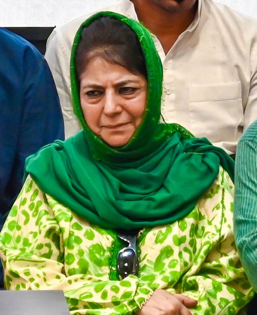 जम्मू कश्मीर : बीरवाह से होकर ही बने एनएच-701ए, महबूबा मुफ्ती ने नितिन गडकरी से की मांग
