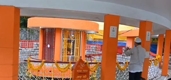 जम्मू-कश्मीर के मुख्य सचिव ने अनंतनाग स्थित उमा भगवती मंदिर में प्रतिष्ठान दिवस समारोह में लिया हिस्सा