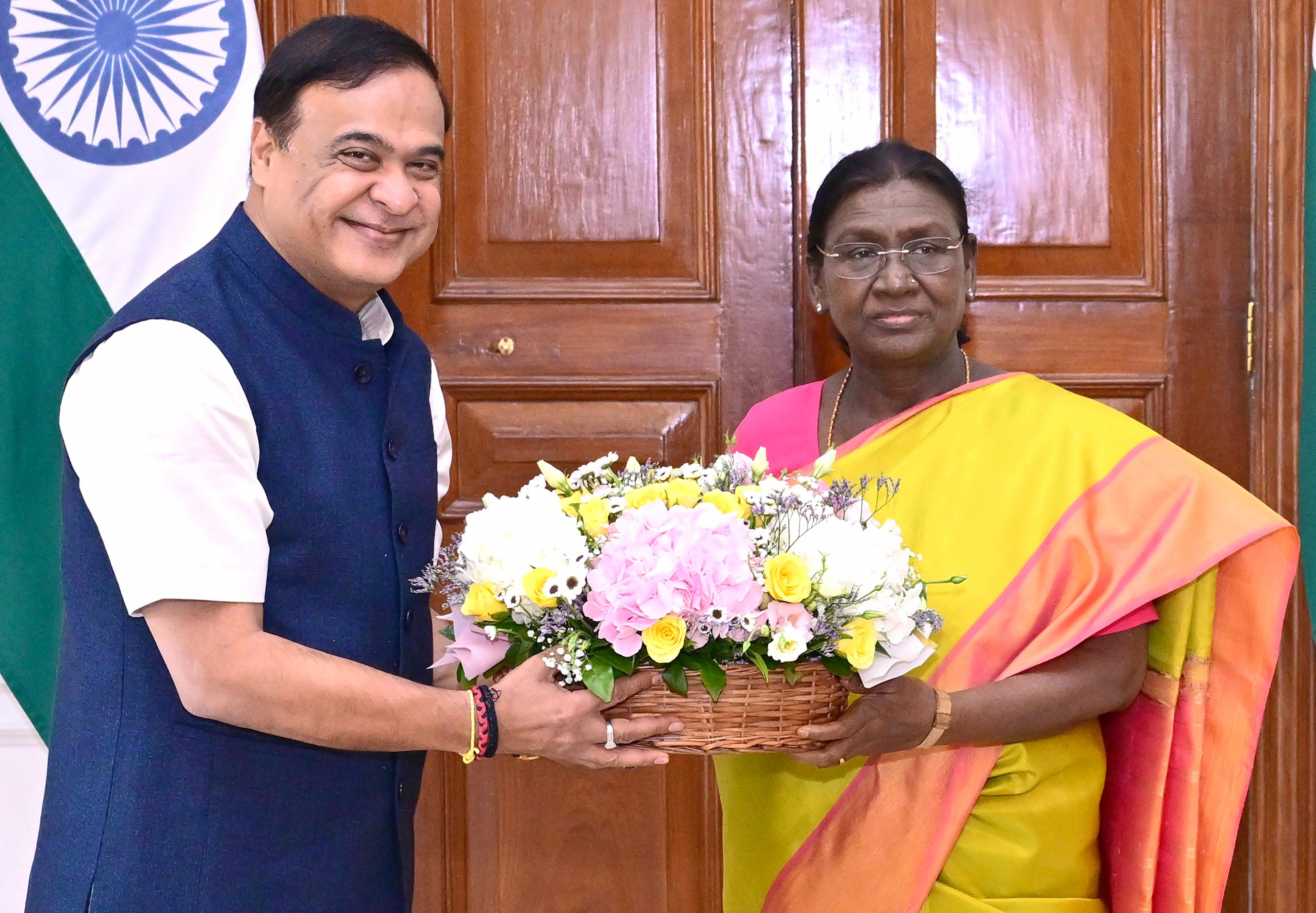 राष्ट्रपति द्रौपदी मुर्मु से मिले असम के मुख्यमंत्री, राज्य के विकास और भविष्य की योजनाओं पर की चर्चा