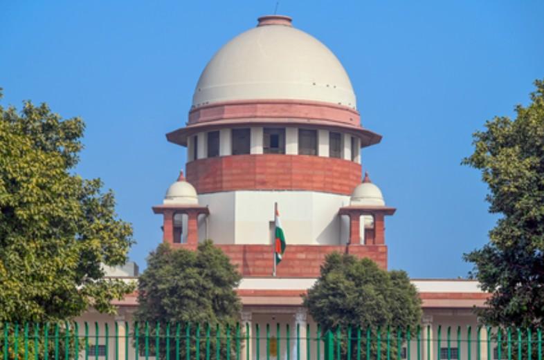 साकेत में इमारत गिरने के मामले में सुप्रीम कोर्ट में स्टेट्स रिपोर्ट दाखिल, एमसीडी पर लापरवाही का आरोप
