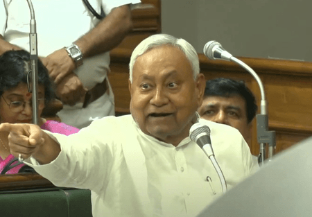 बिहार विधानसभा मानसून सत्र के आखिरी दिन हंगामा जारी, सीएम नीतीश ने विपक्ष के प्रदर्शन का मजाक उड़ाया