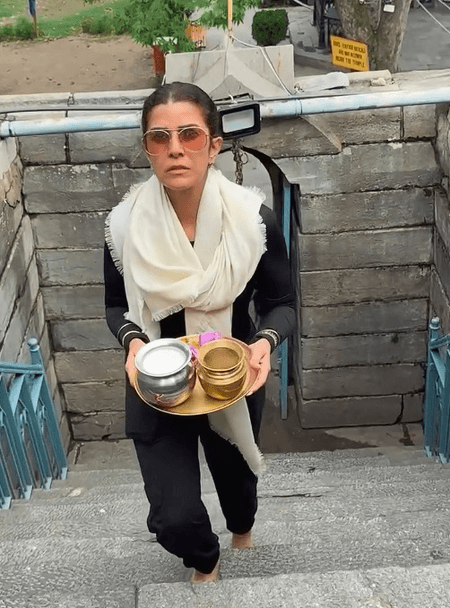 निमरत कौर ने श्रीनगर के प्रसिद्ध शंकराचार्य मंदिर में की पूजा-अर्चना, नए साल के लिए मांगा आशीर्वाद