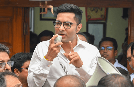 ममता बनर्जी से अभिषेक बनर्जी की अपील- बागी नेताओं को दोबारा पार्टी में आने का मौका न दें