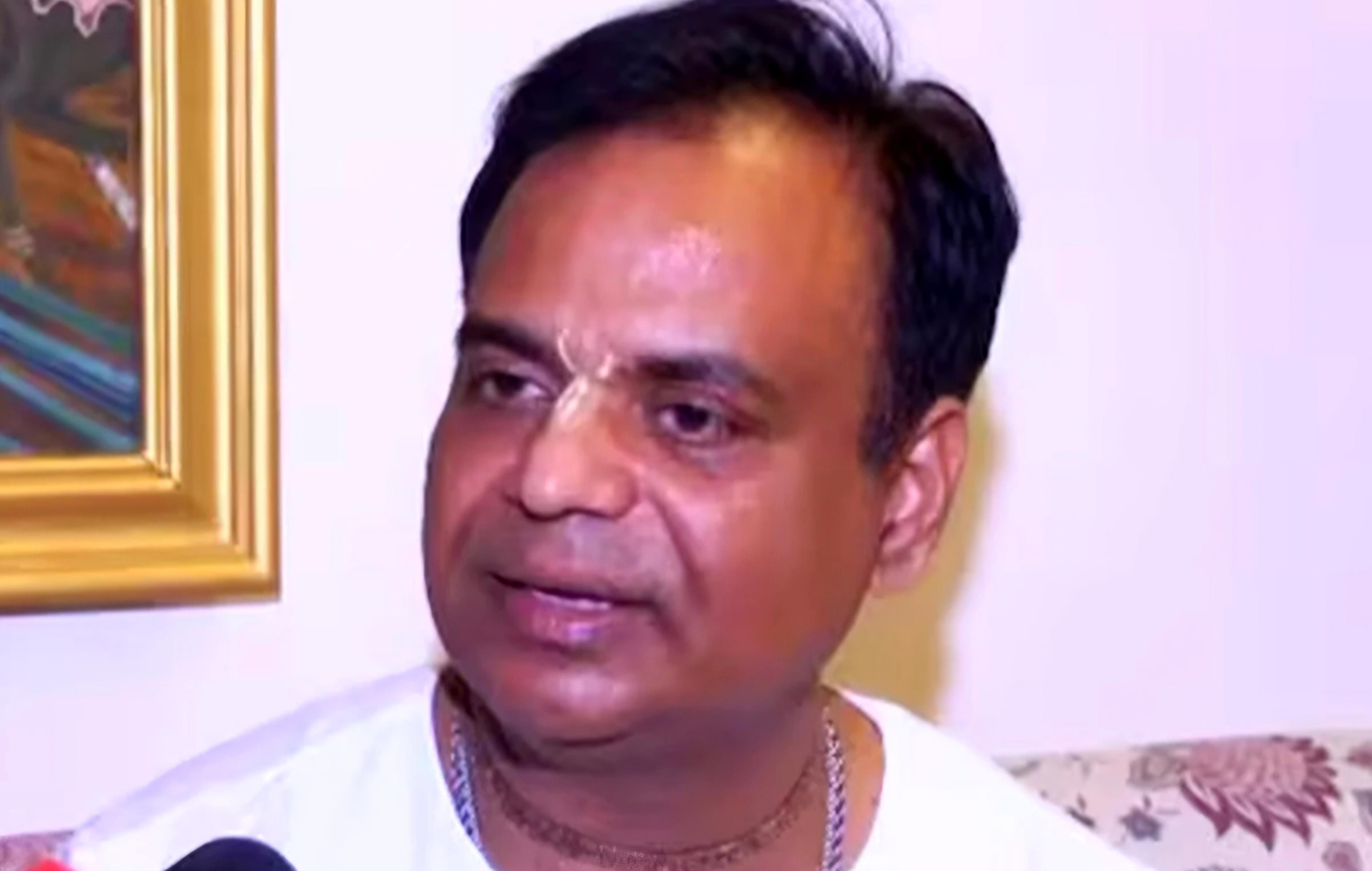 इस्कॉन ने वाइस प्रेसिडेंट राधारमण दास को सभी पदों से हटाया