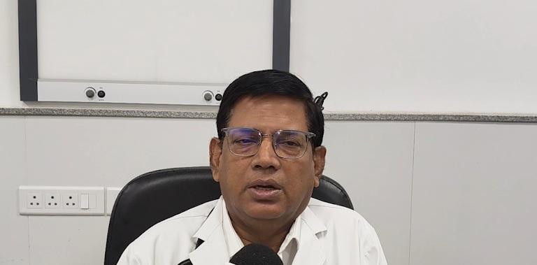 मानसून में क्यों बढ़ रहे हैं फ्लू के मामले? एम्स के डॉक्टर ने बताए लक्षण और बचाव के उपाय