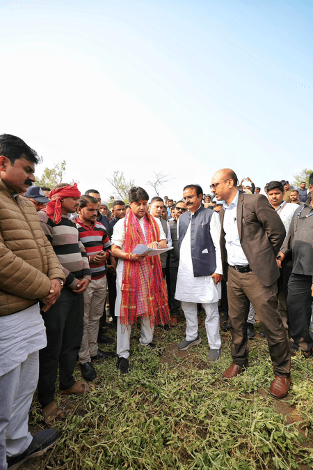 मध्य प्रदेश : सिंधिया ने गुना में ओलावृष्टि से बर्बाद हुई फसलों के लिए मुआवजे का आश्वासन दिया