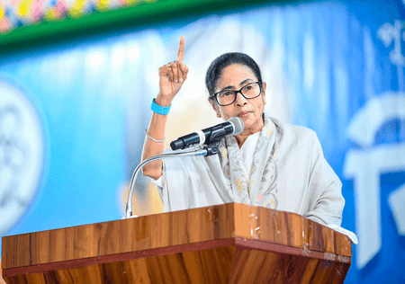 टीएमसी सांसदों की हिरासत पर भड़कीं ममता बनर्जी, कहा-यह लोकतंत्र है, भाजपा की निजी संपत्ति नहीं