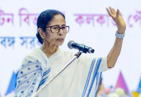 पश्चिम बंगाल में अफसरों के तबादले पर विवाद, सीएम ममता ने मुख्य चुनाव आयुक्त को लिखा पत्र
