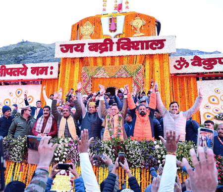 वैदिक मंत्रोच्चार और विधि विधान के साथ खुले बद्रीनाथ के द्वार, जयकारों से गूंजा पूरा धाम