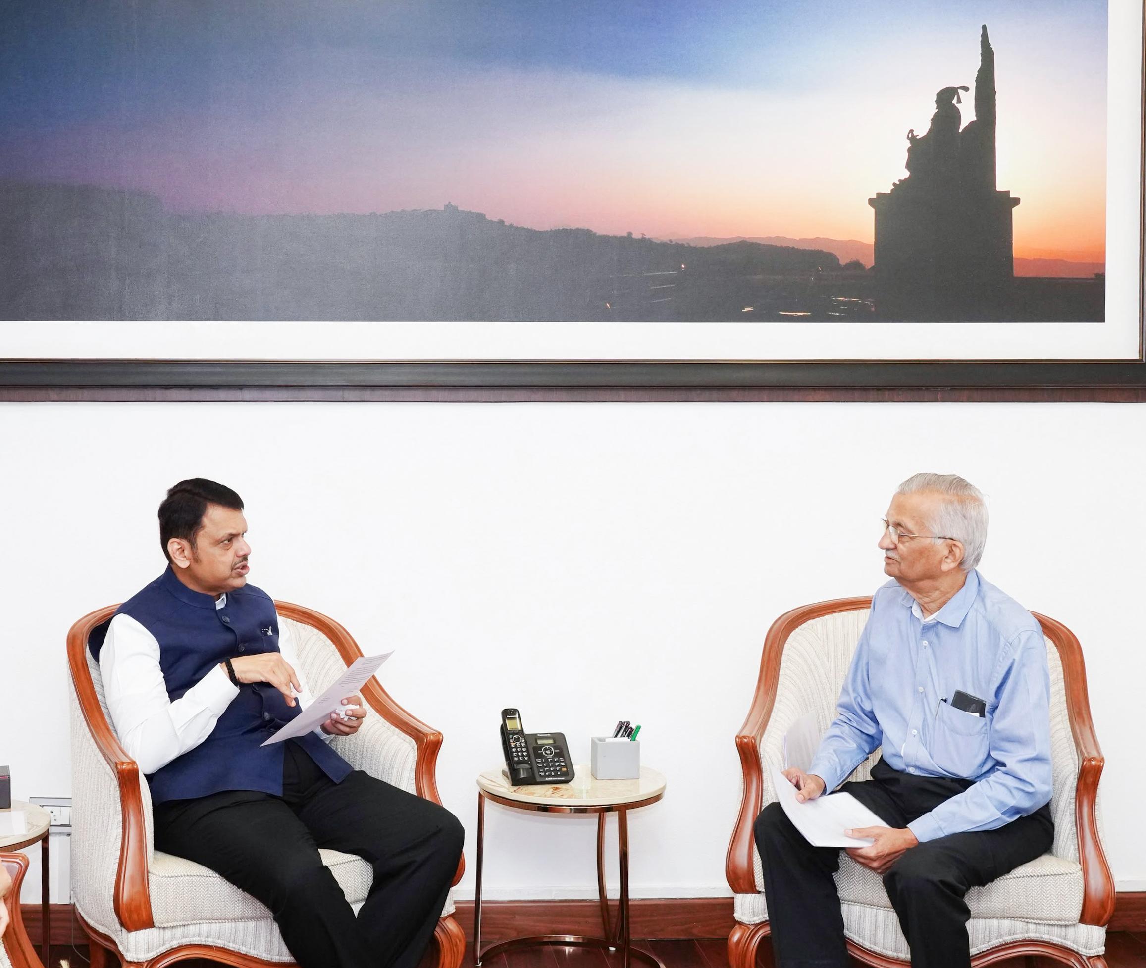सीएम देवेंद्र फडणवीस ने परमाणु वैज्ञानिक अनिल काकोडकर से की मुलाकात, विज्ञान और टेक्नोलॉजी पर चर्चा
