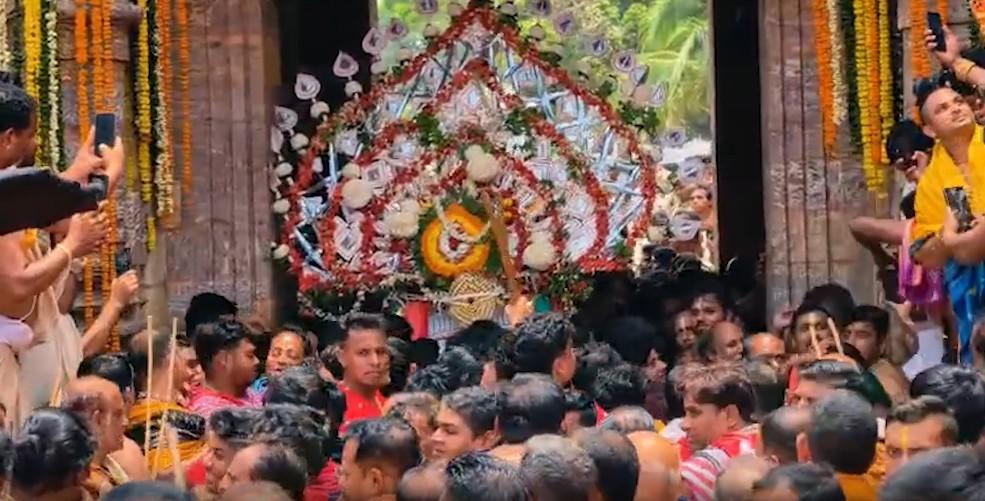 पुरी में बहुदा यात्रा शुरू, लाखों श्रद्धालुओं की उमड़ी भीड़