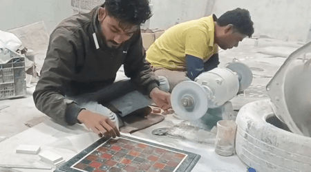 प्रधानमंत्री मोदी ने दोस्त पुतिन को दिया मार्बल का शतरंज, आगरा के हैंडीक्राफ्ट कारोबारियों में खुशी की लहर