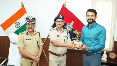 टीम इंडिया की जर्सी से पुलिस की वर्दी, क्रिकेटर मुकेश कुमार और आकाश दीप बने डीएसपी