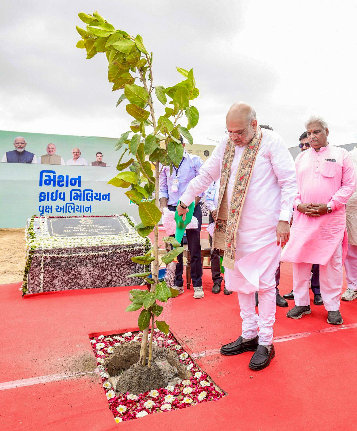 अमित शाह ने गिनीज वर्ल्ड रिकॉर्ड बनाने पर अहमदाबाद म्युनिसिपल कॉर्पोरेशन को दी बधाई