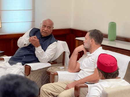 पीएम मोदी और अमित शाह सदन में आकर चढ़ावा चोरी और छात्रों पर की गई बर्बरता पर जवाब दें: खड़गे