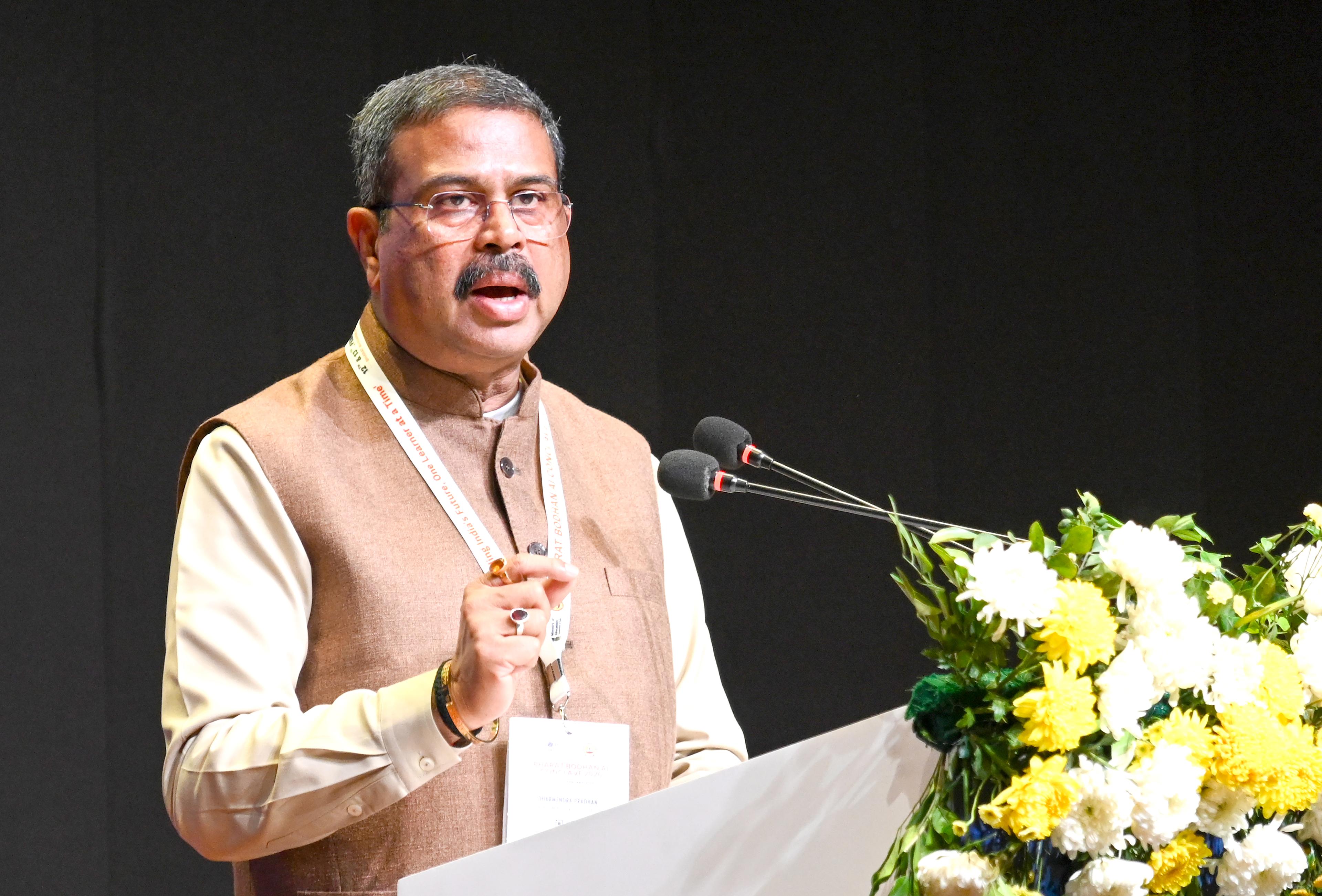 'इन्हें झूठ फैलाकर घड़ियाली आंसू बहाना है', धर्मेंद्र प्रधान ने राहुल गांधी पर साधा निशाना