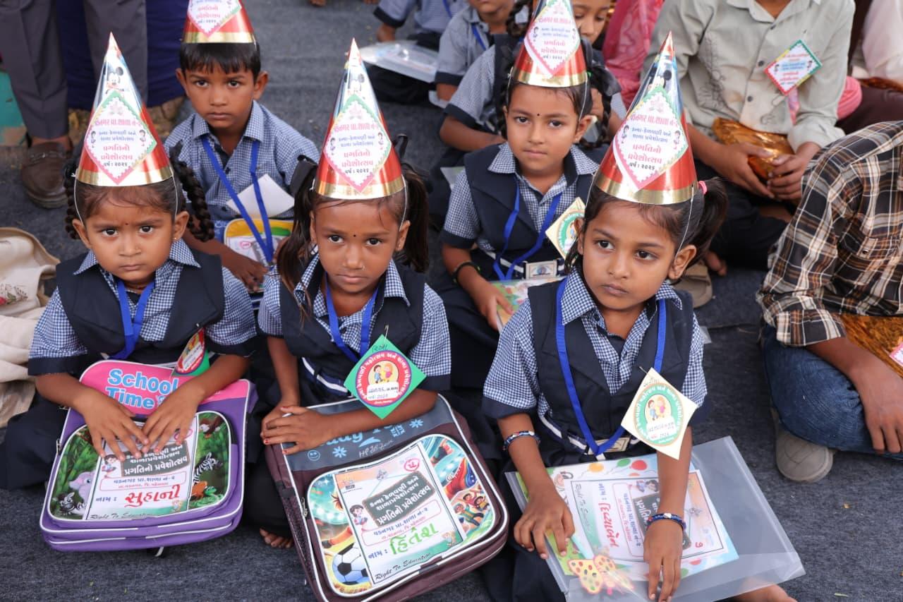 गुजरात में 11 लाख से ज्यादा छात्रों का नामांकन, स्कूल एडमिशन अभियान 17,338 गांवों तक पहुंचा