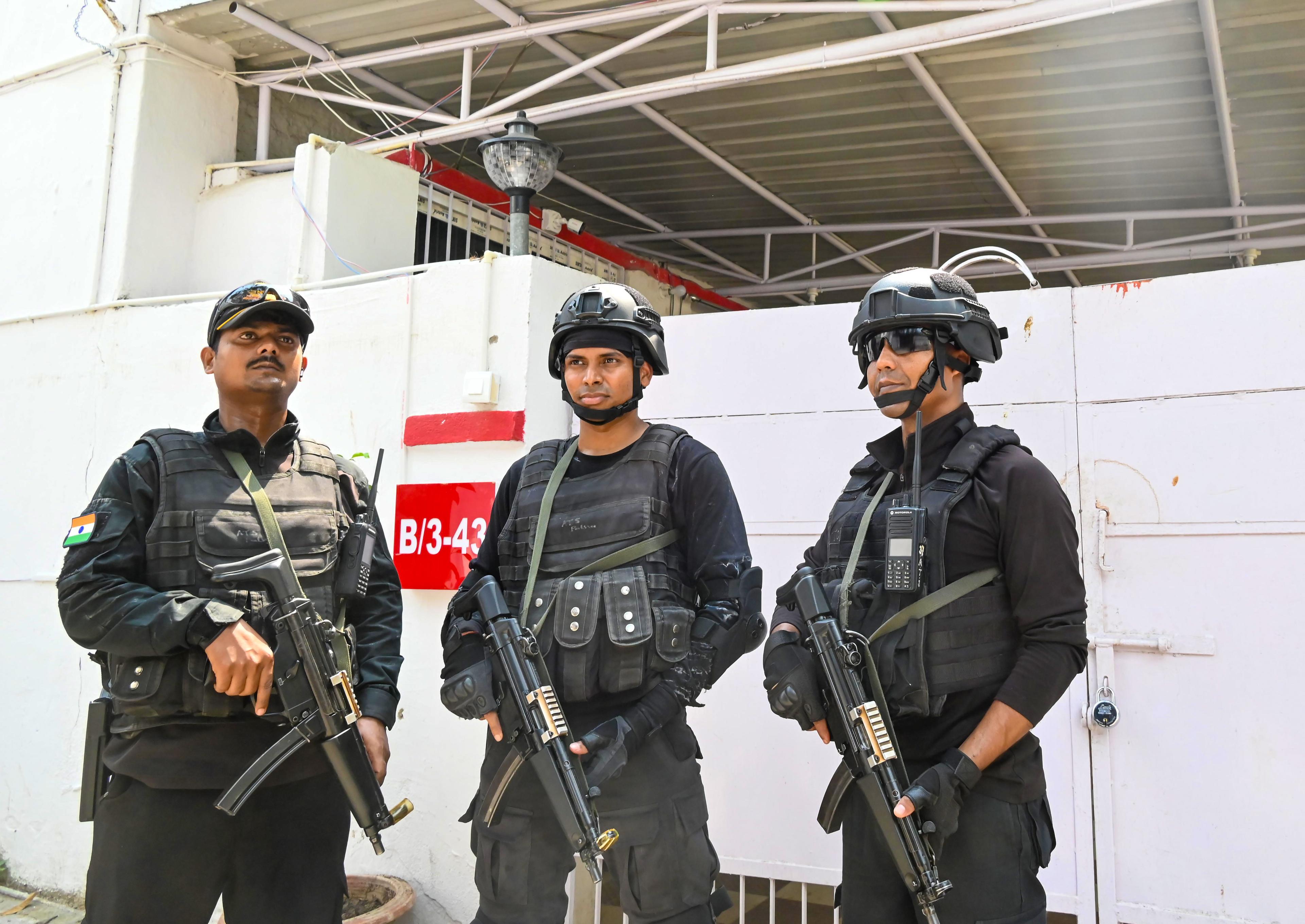 टेंडर घोटाला: बिहार सतर्कता विभाग ने पटना में दो निलंबित आईएएस अधिकारियों के घरों पर छापा मारा