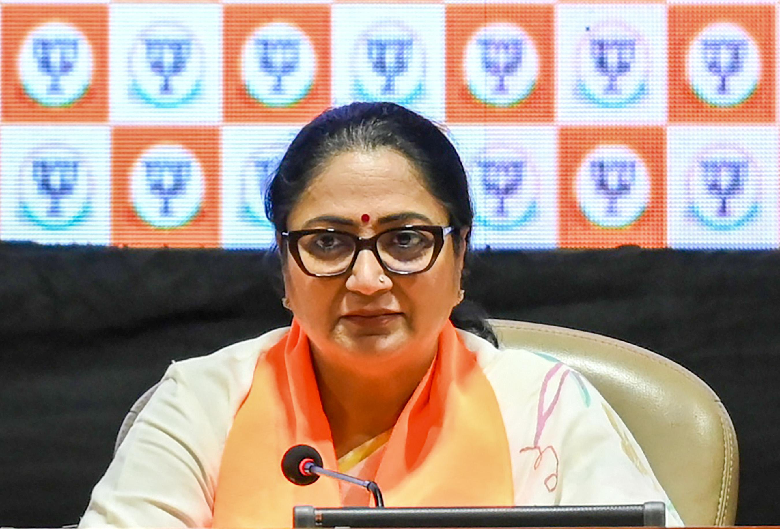 दिल्ली के मुख्यमंत्री रेखा गुप्ता ने 74 सरकारी डॉक्टरों के तबादले की सिफारिश की