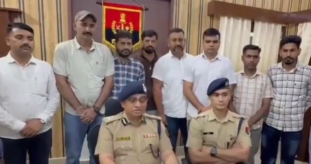 बीकानेर: भारत-पाक सीमा के पास 50 करोड़ रुपए की हेरोइन और 11 विदेशी हथियार बरामद