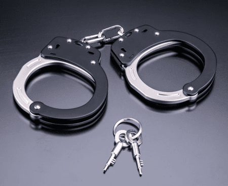 मुंबई: पारिवारिक विवाद में पुलिसकर्मी की मौत, पत्नी और बेटा गिरफ्तार