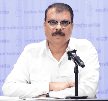 जुर्माना बकाया होने के बावजूद खनन माफिया को क्यों पहुंचाया फायदा, उमंग सिंघार ने सीएम मोहन यादव से मांगा जवाब
