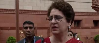 कांग्रेस सांसद प्रियंका गांधी वाड्रा ने प्रदर्शनकारी छात्रों के खिलाफ बल प्रयोग की आलोचना की