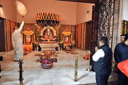 नितिन नबीन ने दिल्ली स्थित रामकृष्ण आश्रम में की पूजा-अर्चना