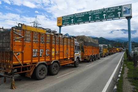 राजमार्गयात्रा ऐप के डाउनलोड्स 15 लाख से पार, फास्टैग यूजर्स की संख्या भी 8 करोड़ से अधिक हुई: केंद्र