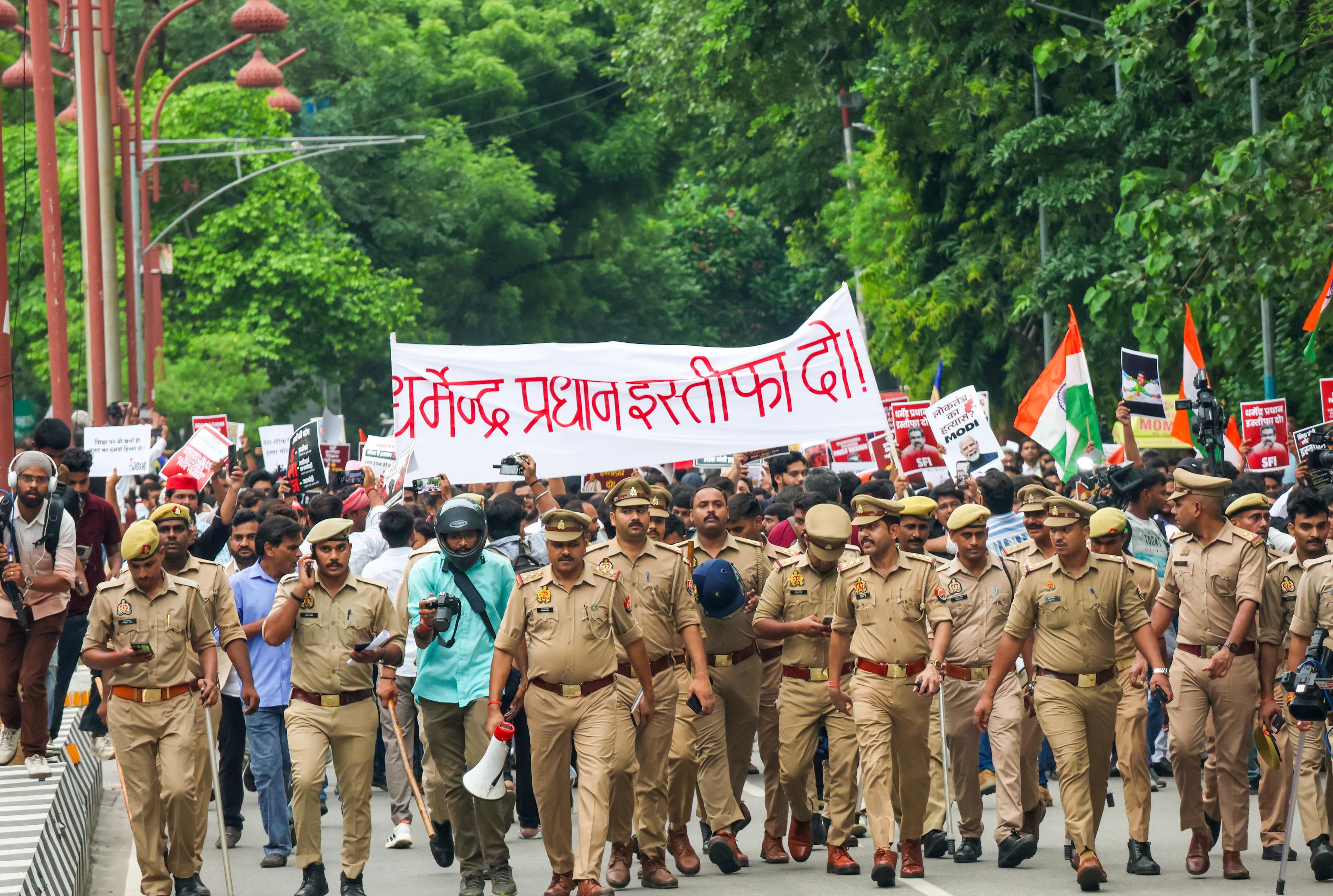 दिल्ली में 18 मेट्रो स्टेशन अगले आदेश तक बंद, जंतर-मंतर छात्र प्रदर्शन के बीच डीएमआरसी का बड़ा फैसला