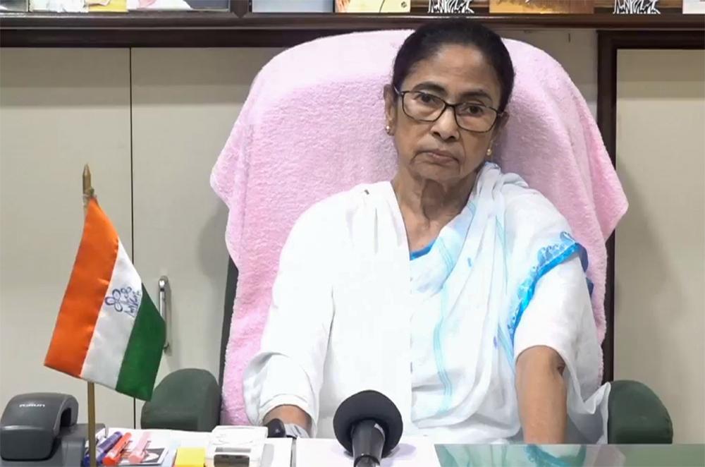 रेत की नींव पर बने घर की तरह बिखर रही है तृणमूल कांग्रेस, अंदरूनी बगावत से बढ़ा संकट